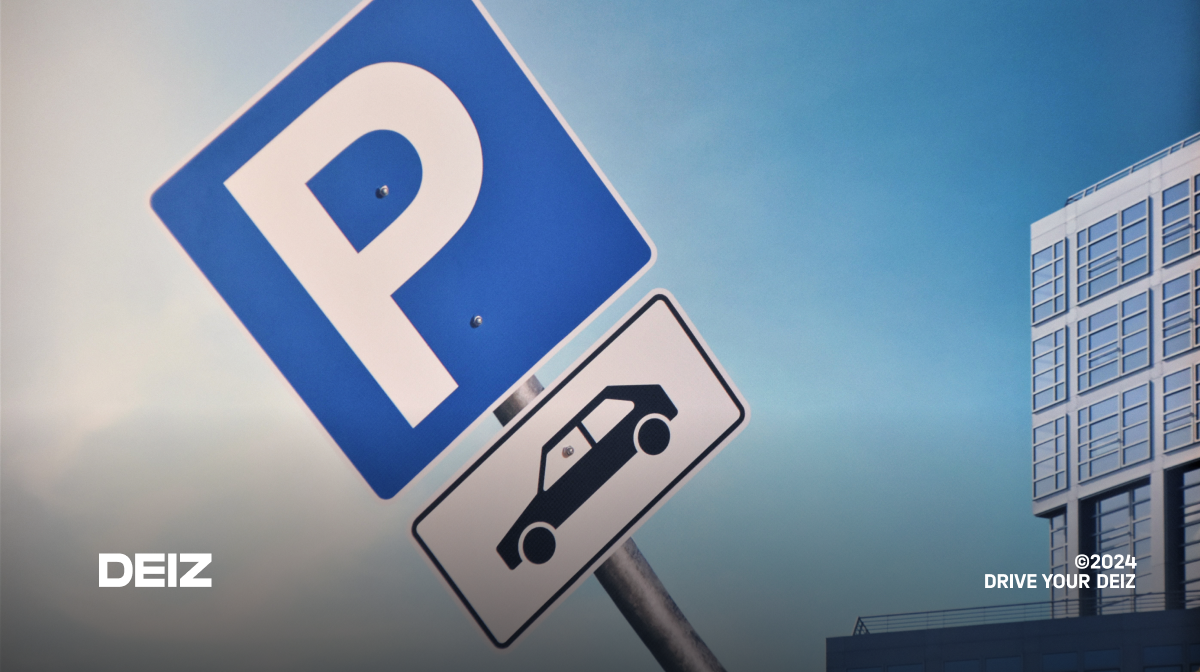 How can a tourist pay for parking in Dubai?