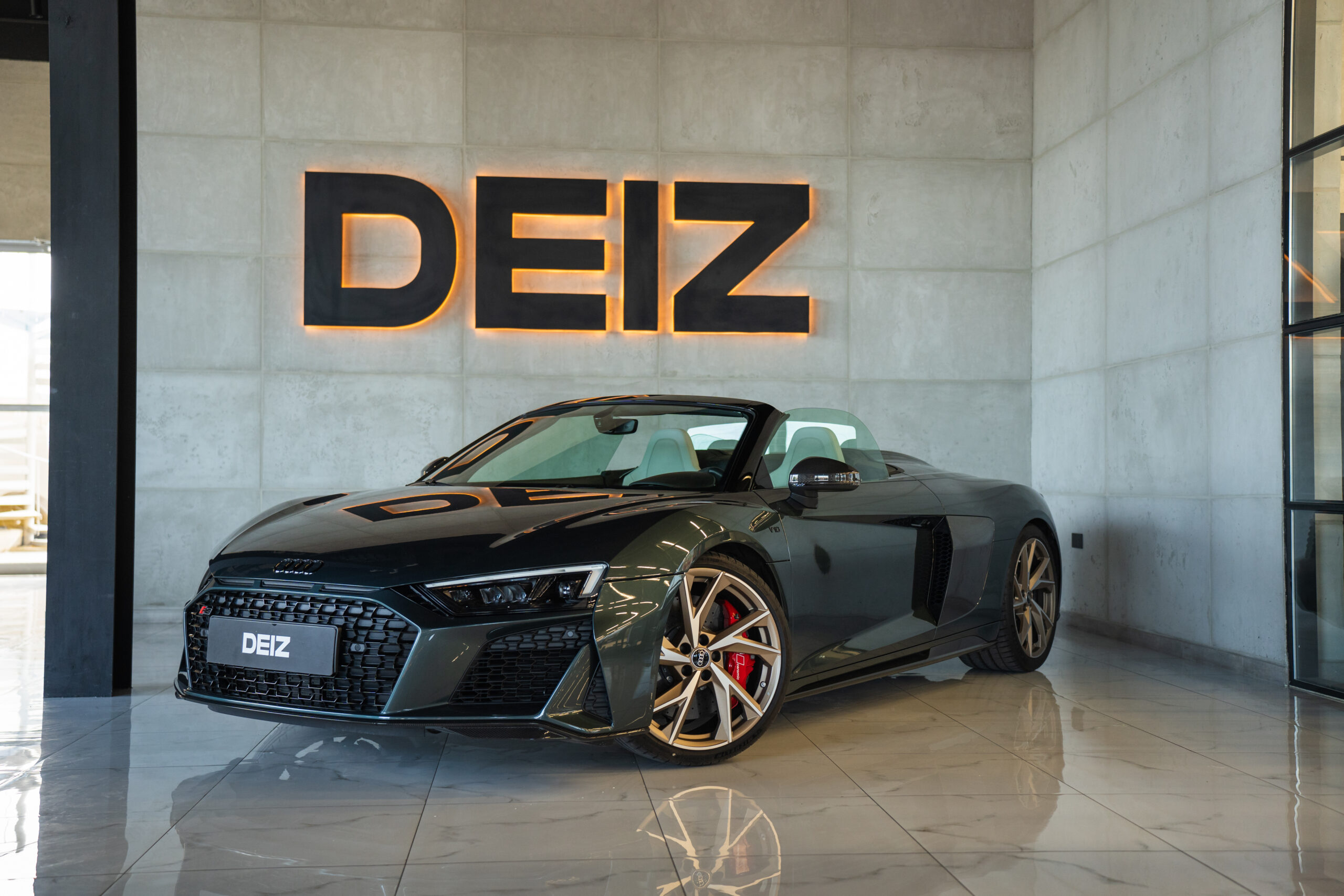 Rent Audi R8 Spyder 2022 in Dubai | DEIZ – car rental